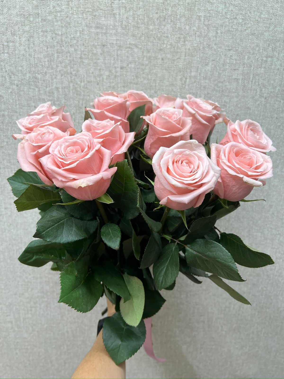 Букет из 15 розовых роз в Бородино Красноярского края Букет из 15 розовых роз Бородино Красноярский край