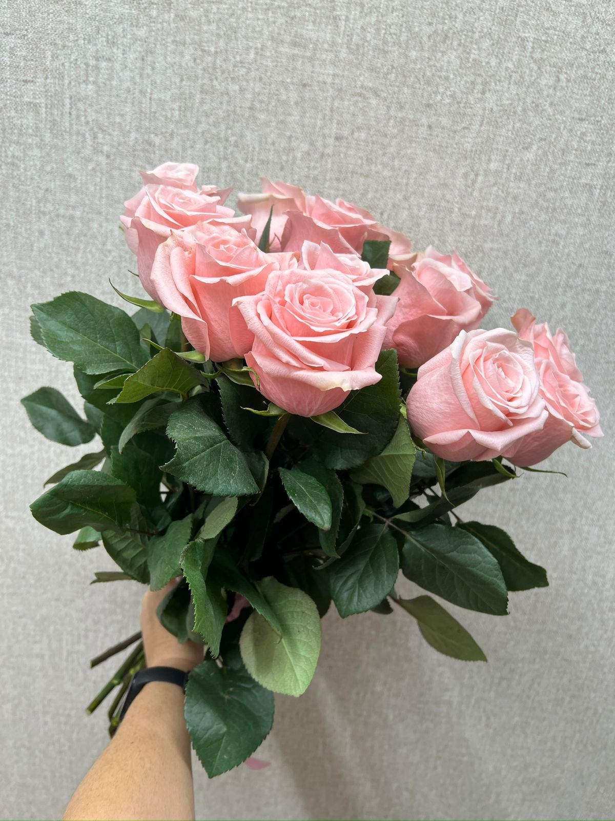 Букет из 15 розовых роз в Бородино Красноярского края Букет из 15 розовых роз Бородино Красноярский край